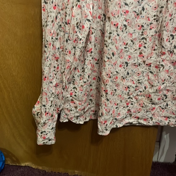 Zadig and Voltaire blouse.  White, pink based top.  Deep v neck.  Lace collar - Picture 3 of 5